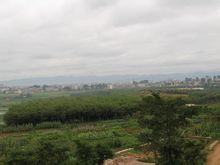 El peu del llogaret: Kunming Songming County Songyang contraforts ciutat poble